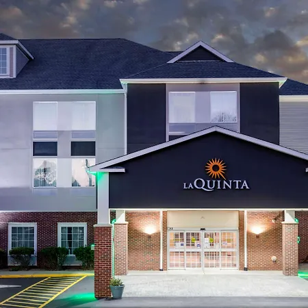 La Quinta By Wyndham Ely Hotel